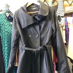 DNKY knee length trench coat. Quality made!